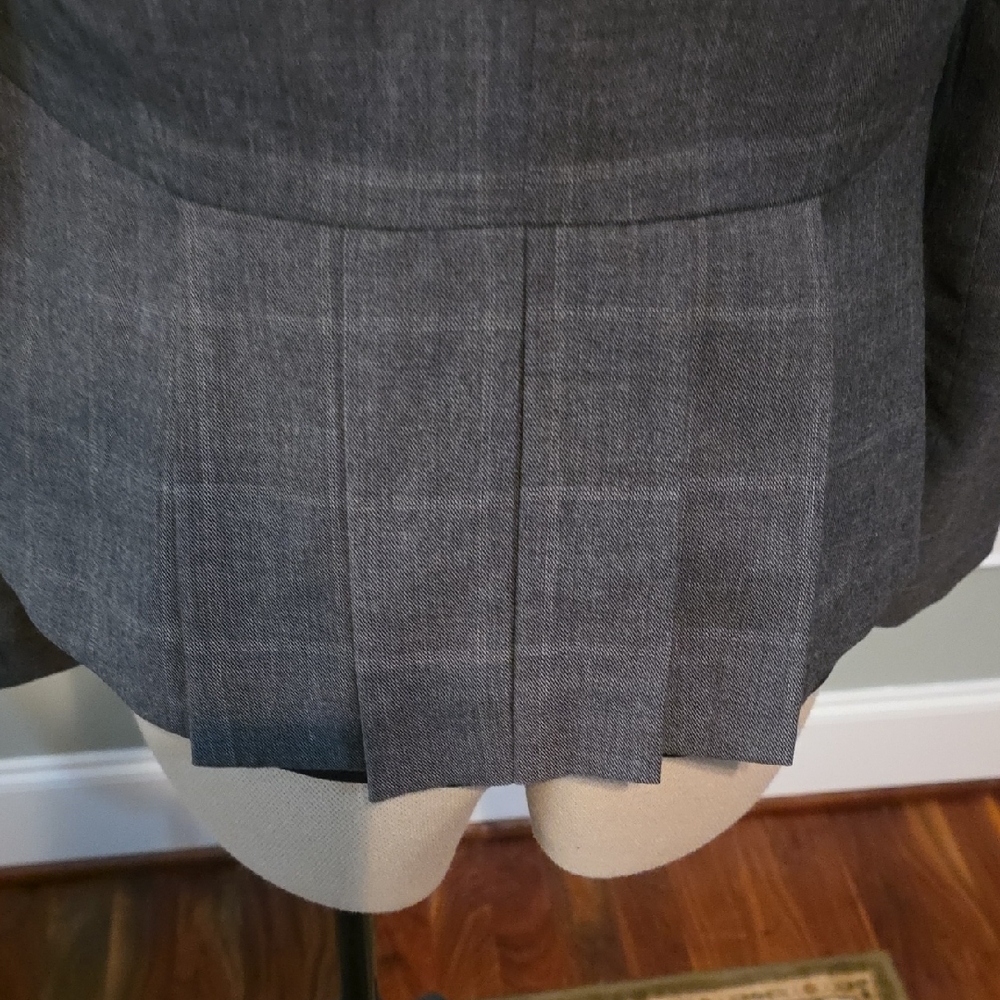 Banana Republic Gray blazer. - Picture 5 of 5